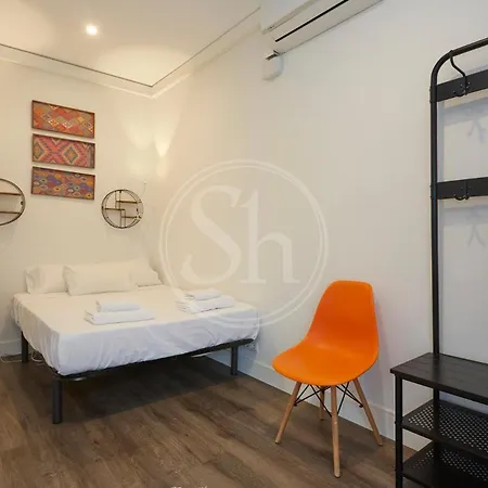 Comodo Apartamento En Poble Sec Barcelona Exterior photo