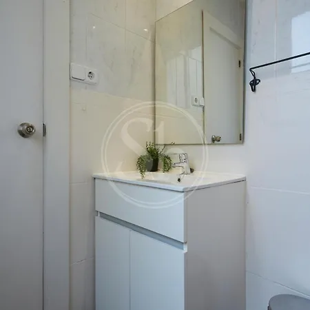 Comodo Apartamento En Poble Sec Barcelona Exterior photo