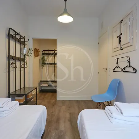 Comodo Apartamento En Poble Sec Barcelona Exterior photo